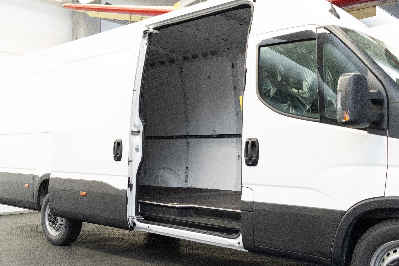 Fahrzeugabbildung Iveco Daily 35S16H3.0 EA8 V AUTOMATIK KASTENWAGEN 3,0L