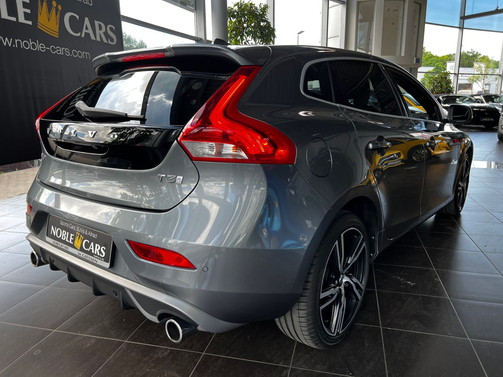 Fahrzeugabbildung Volvo V40 T3 R-Design RFK LED NAVI