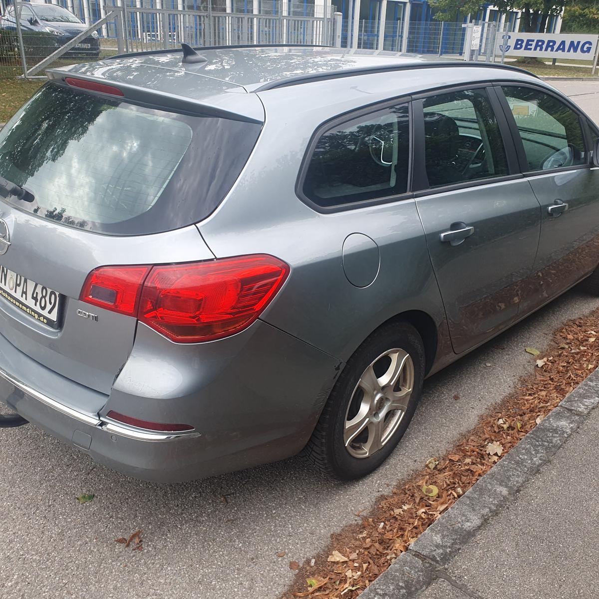 Opel Astra 2014 — interior