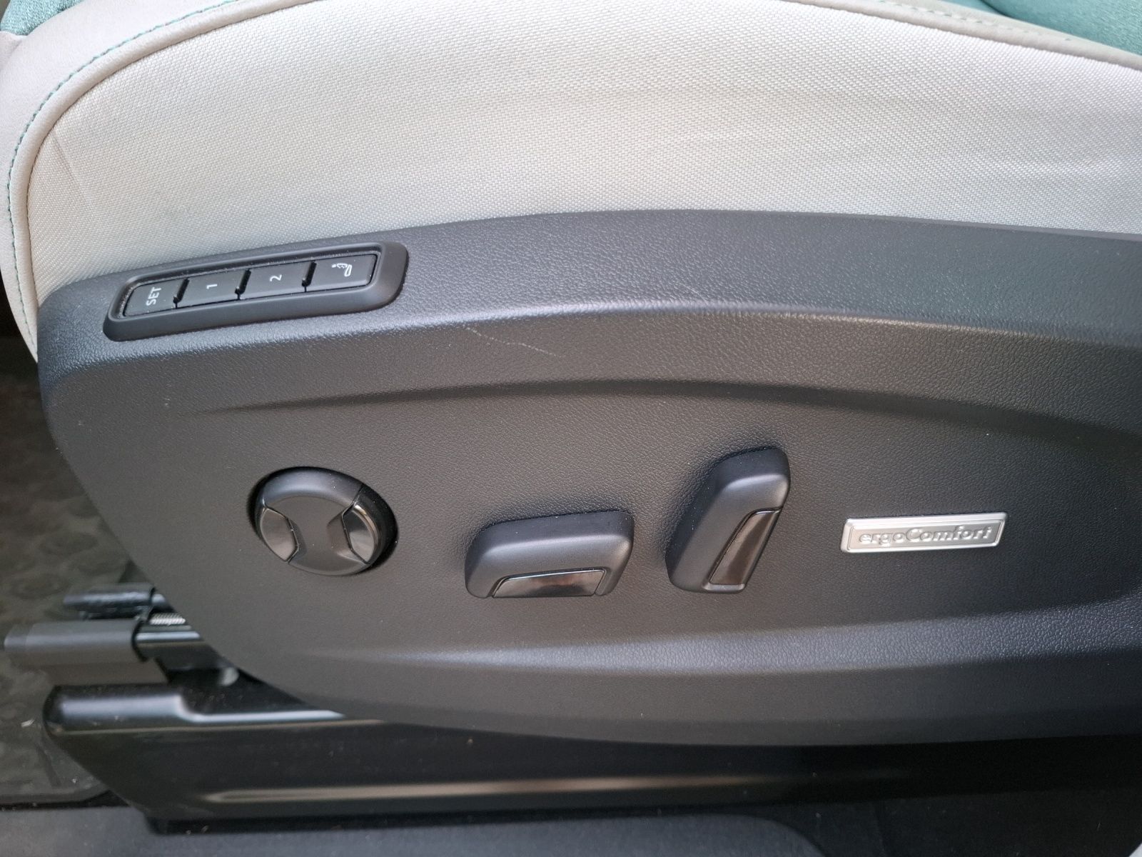Fahrzeugabbildung Volkswagen ID.Buzz Pro Design LED MATRIX AHK ACC PARK ASS