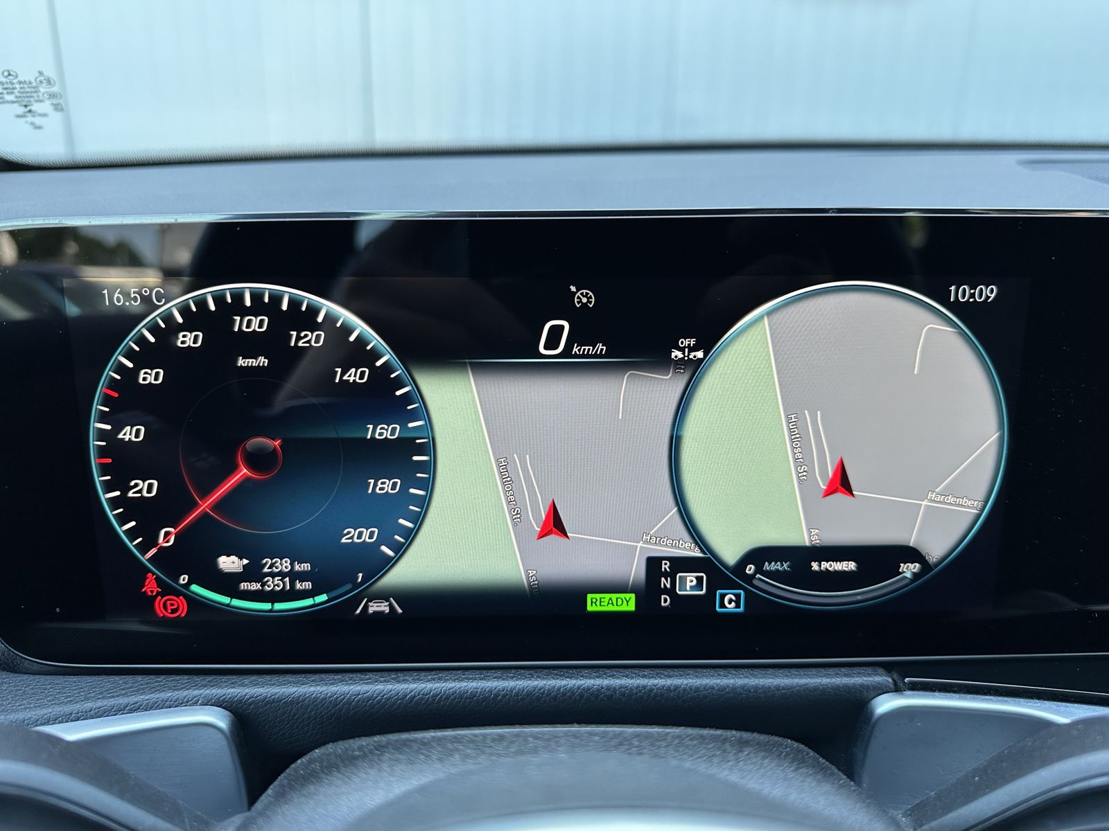 Fahrzeugabbildung Mercedes-Benz EQB 300 Progressive 4Matic NAV+LED+KAMERA+TOTWIN