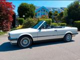 BMW e30  320 Cabrio - BMW 320 aus 1988 mit Benzin-Antrieb: Cabrio