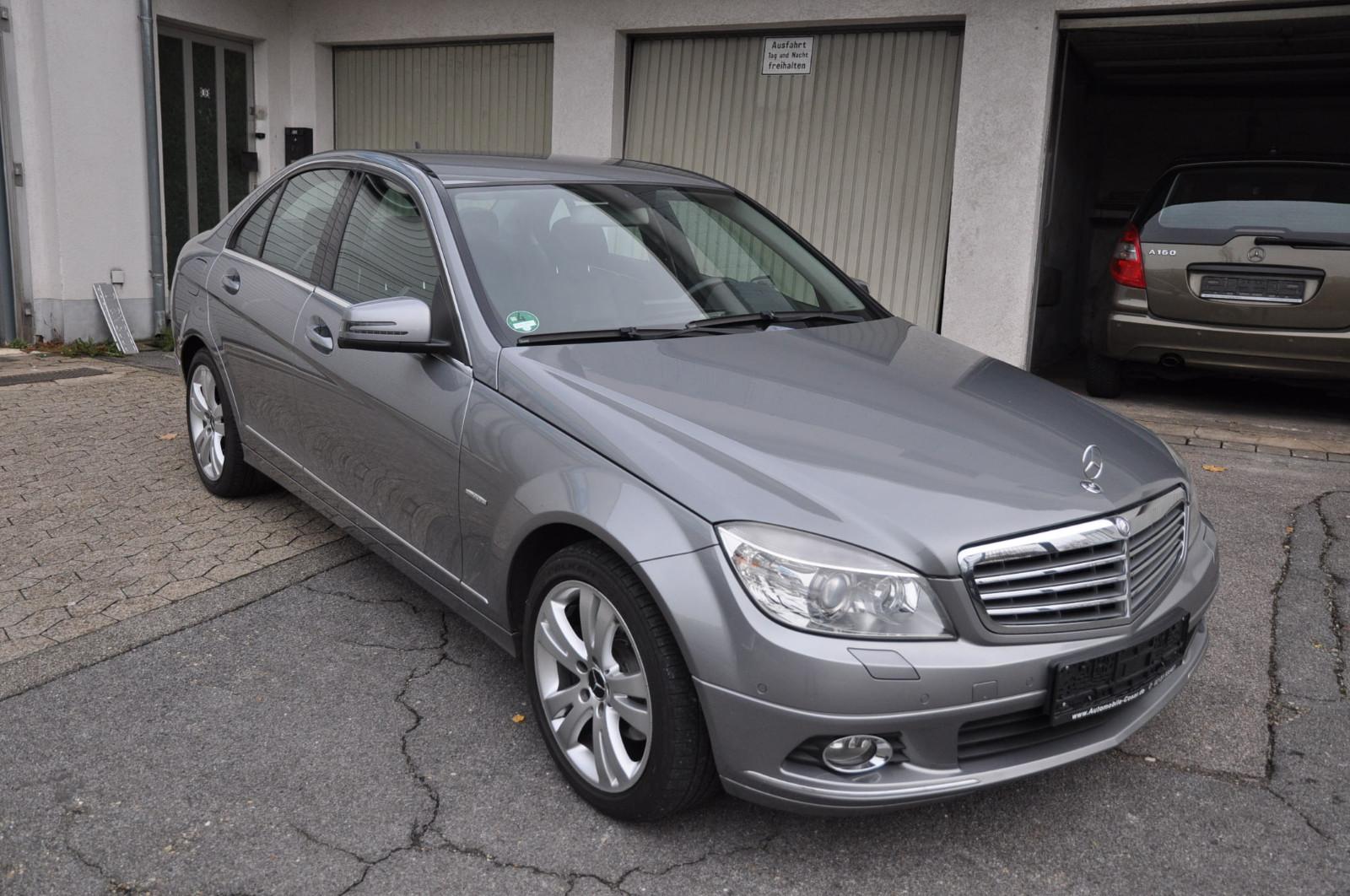 Mercedes-Benz C 300 ELEGANCE Automatik*Leder-Navi-PDC*