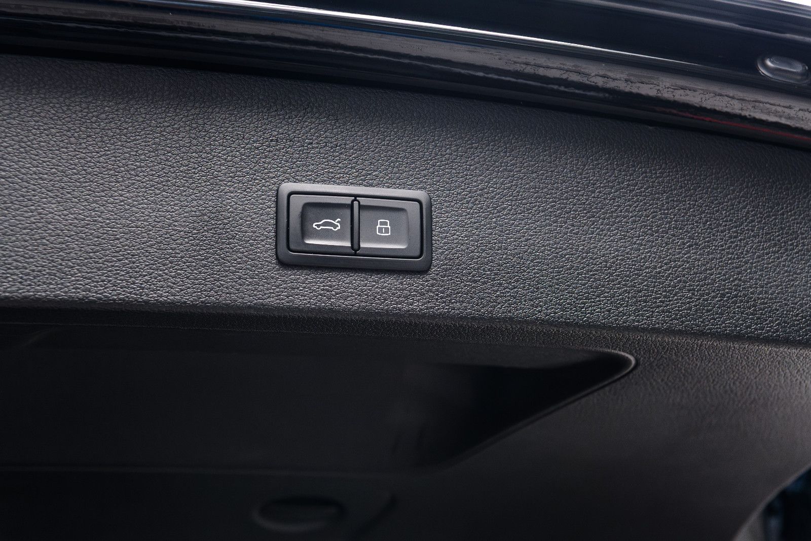 Fahrzeugabbildung Audi Q2 35 TFSI S tronic LED/SZH/RFK/NAVI/GJR
