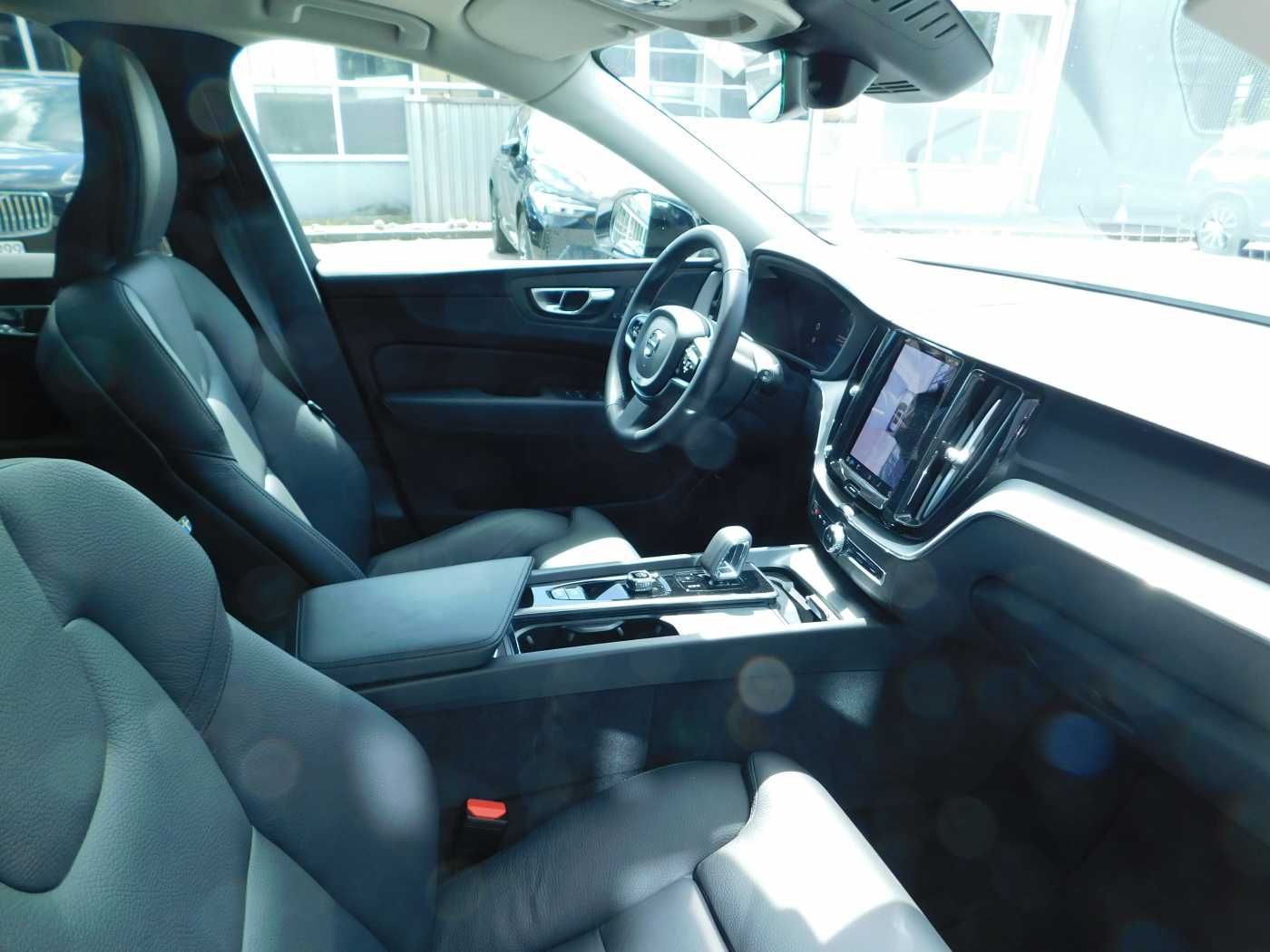 Fahrzeugabbildung Volvo XC60 T8 AWD Plug-in Hybrid Plus Dark