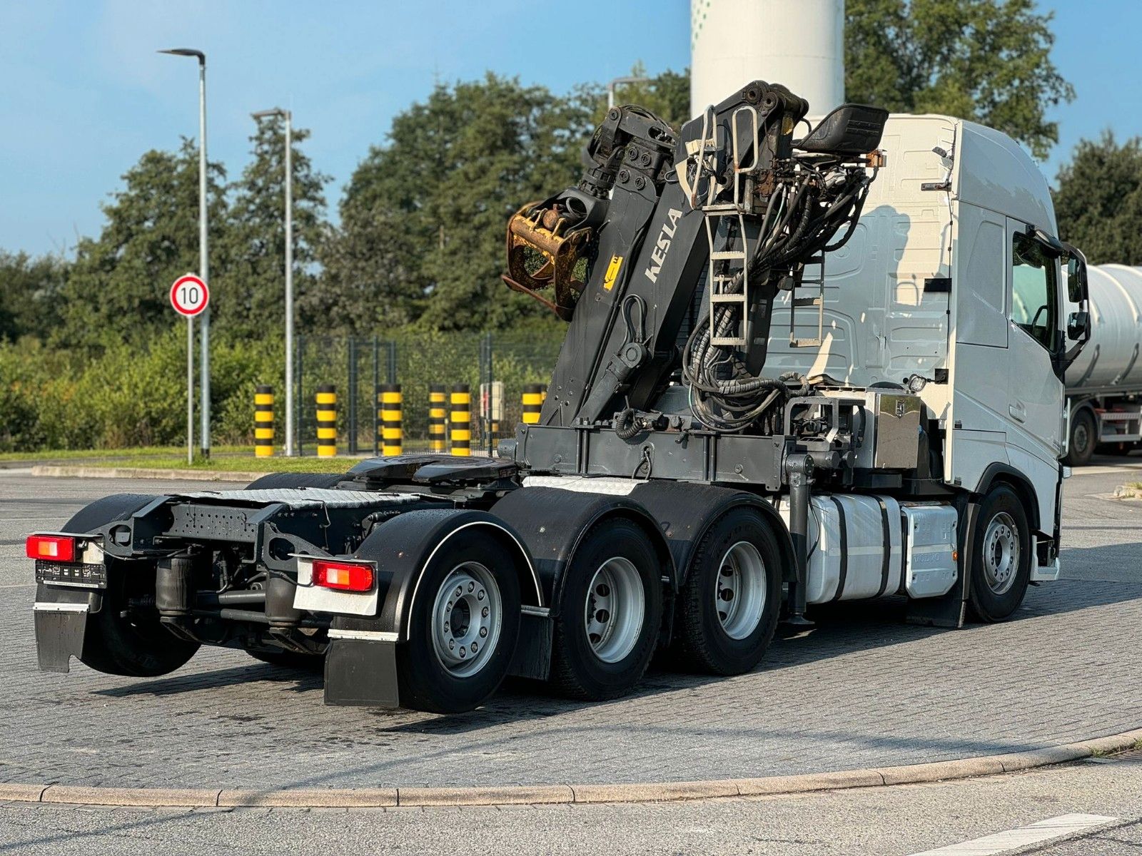 Fahrzeugabbildung Volvo FH 540 8x4 EU6 Retarder Lenk/Lift KESLA LK 9,4m