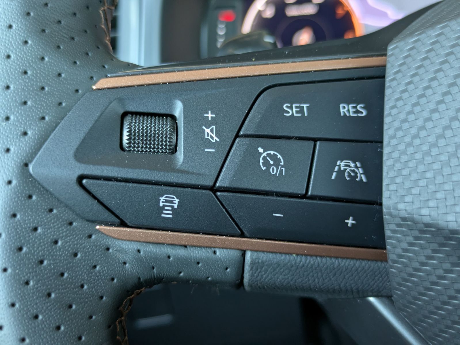 Fahrzeugabbildung CUPRA Ateca 1.5 TSI DSG AHK*LED*ACC*APP*KAMERA*19"