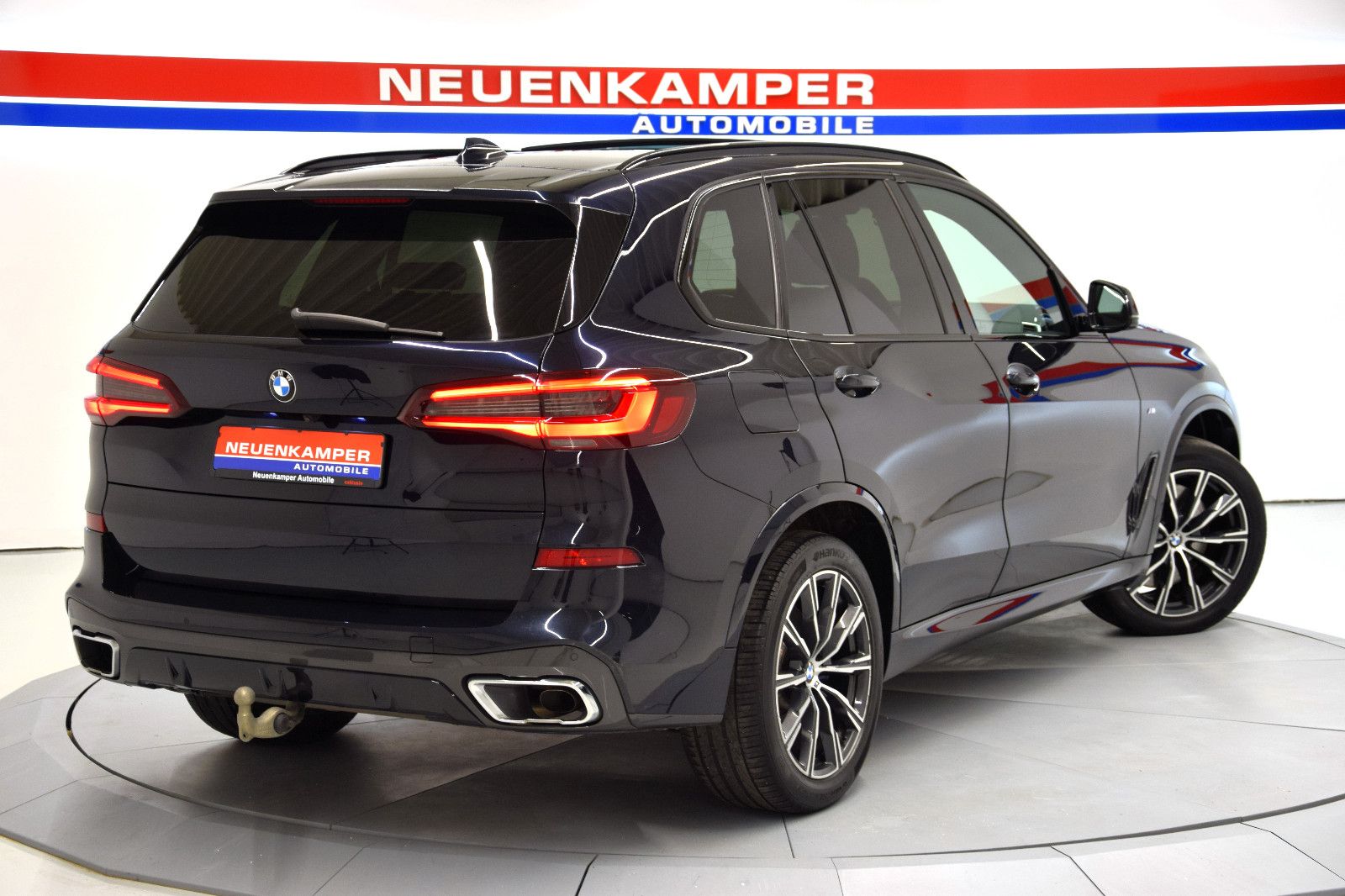 Fahrzeugabbildung BMW X5 xDrive 40d M Sport Pano ACC HuD DisplayKey