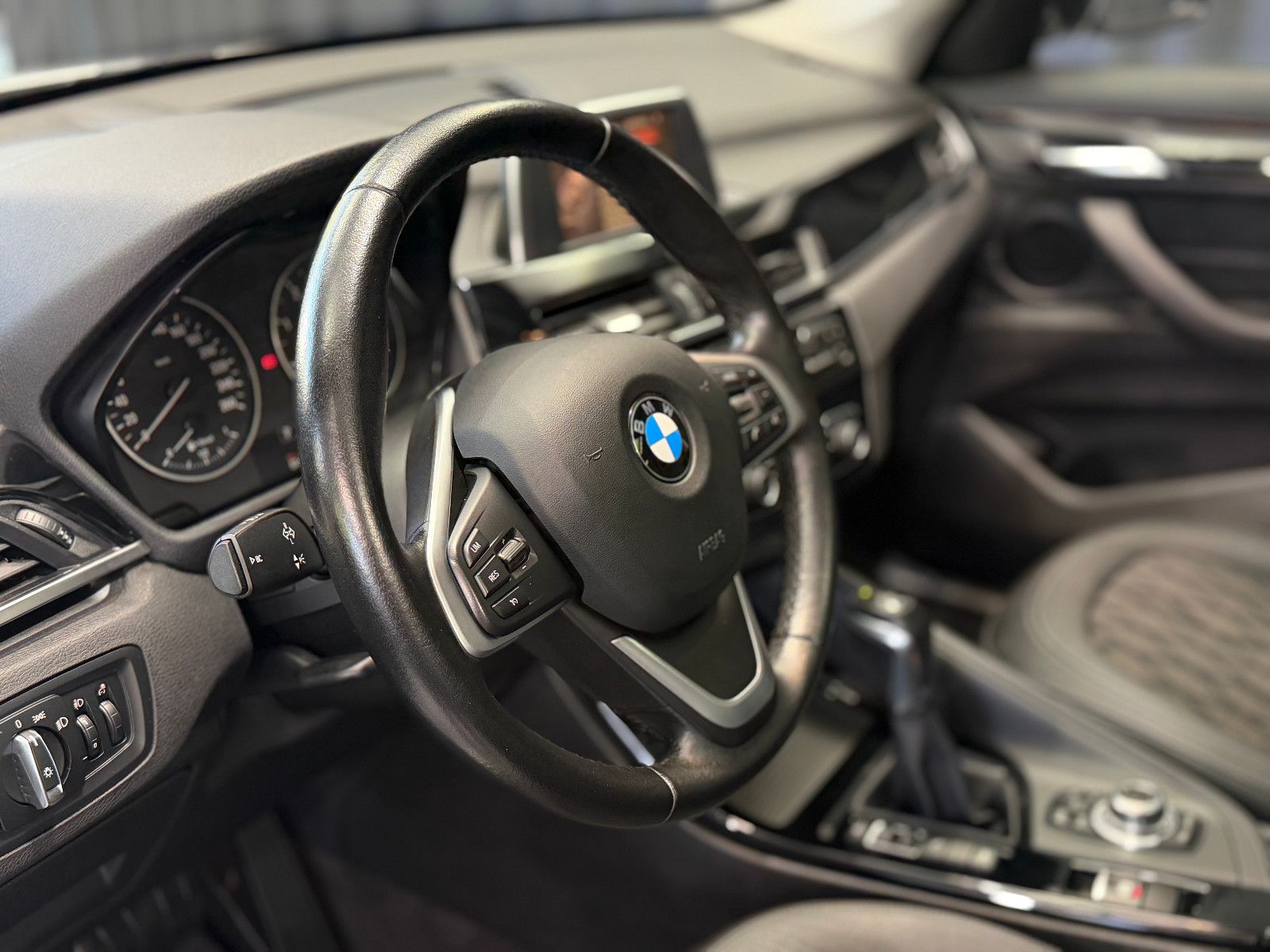 Fahrzeugabbildung BMW X1 xDrive 20 d xLine|AHK|PANO|PDC|NAVI|AUTOMATIK