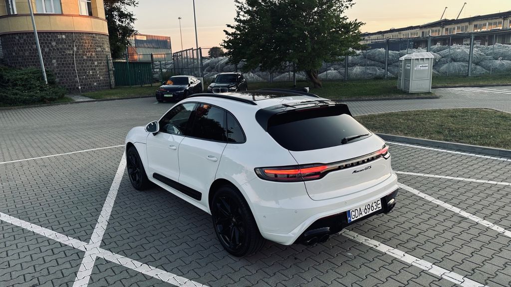 PORSCHE Macan 2024