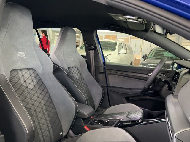 Golf VIII R-Line 1.5 eTSI DSG