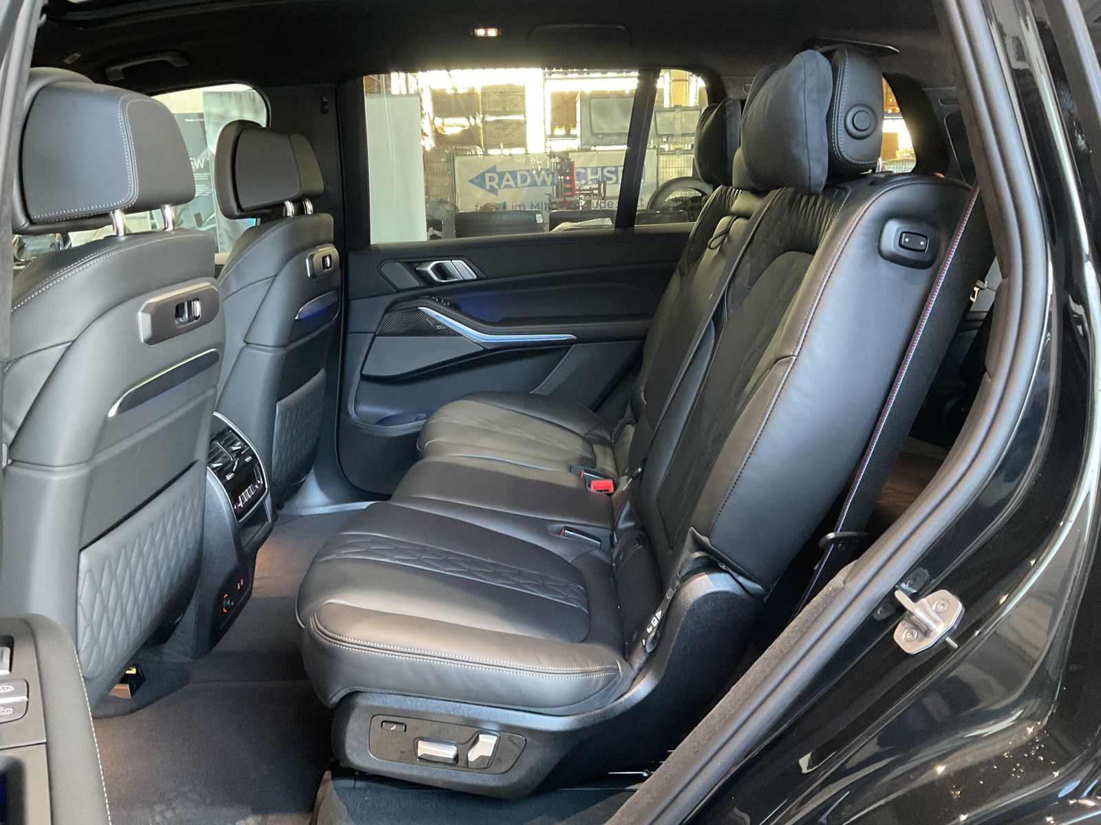 Fahrzeugeinzelansicht 13 Fahrzeugabbildung BMW X7 xDrive40d Sitzbelüftung, Panorama Glasdach, M