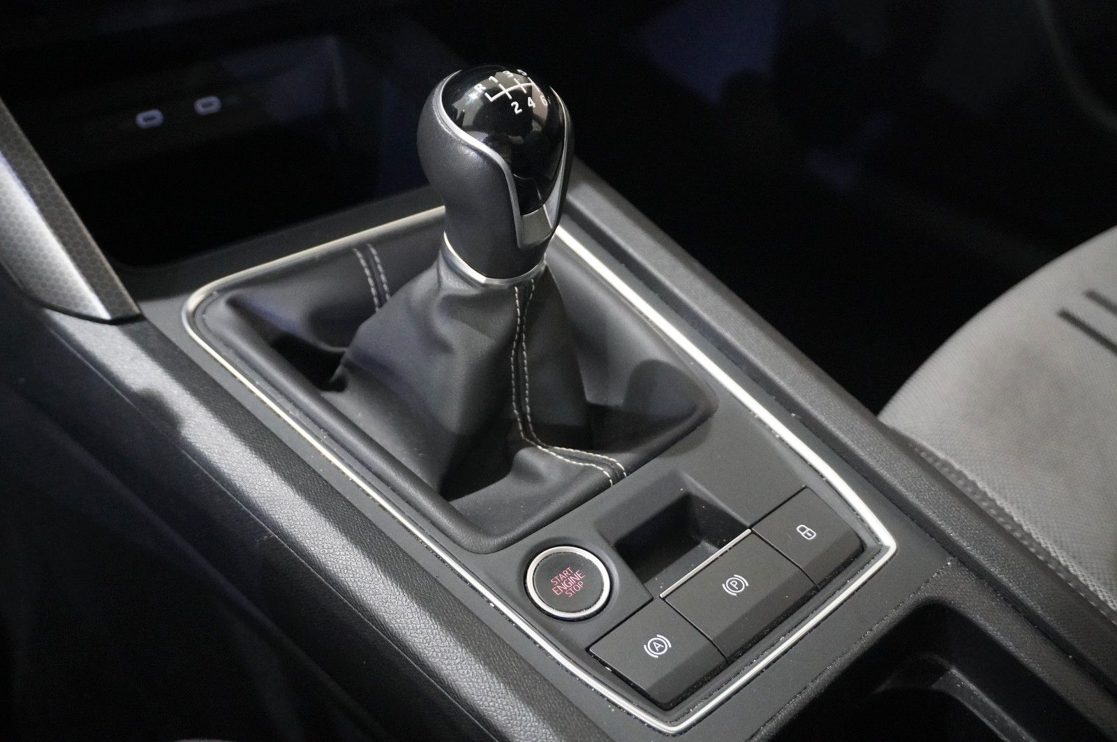 Fahrzeugabbildung SEAT Leon ST 2.0 TDI STYLE NAVI/LED/VIRT/SPORT/SH/DAB