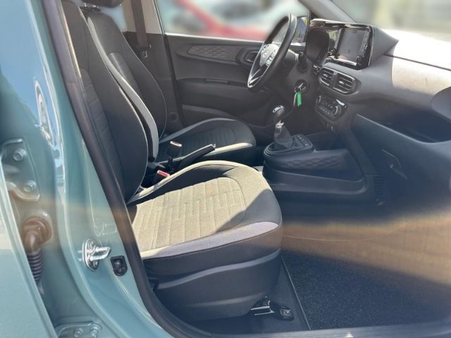 Fahrzeugabbildung Hyundai i10 Trend Navi Apple CarPlay Android Auto Klimaa