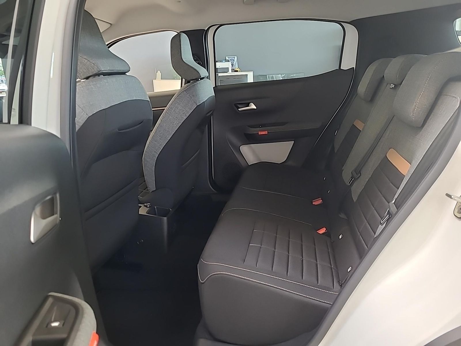 Fahrzeugabbildung Citroën C3 Aircross Plus 100 PS MT