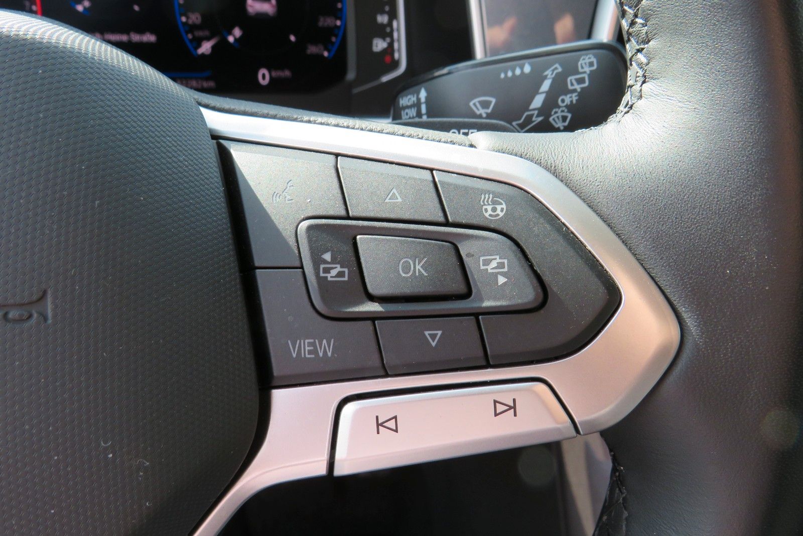 Fahrzeugabbildung Volkswagen T-Roc Style KAMERA ACC NAVI APP SITZH DIGI-COPI