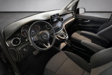 Mercedes V 220 - 11