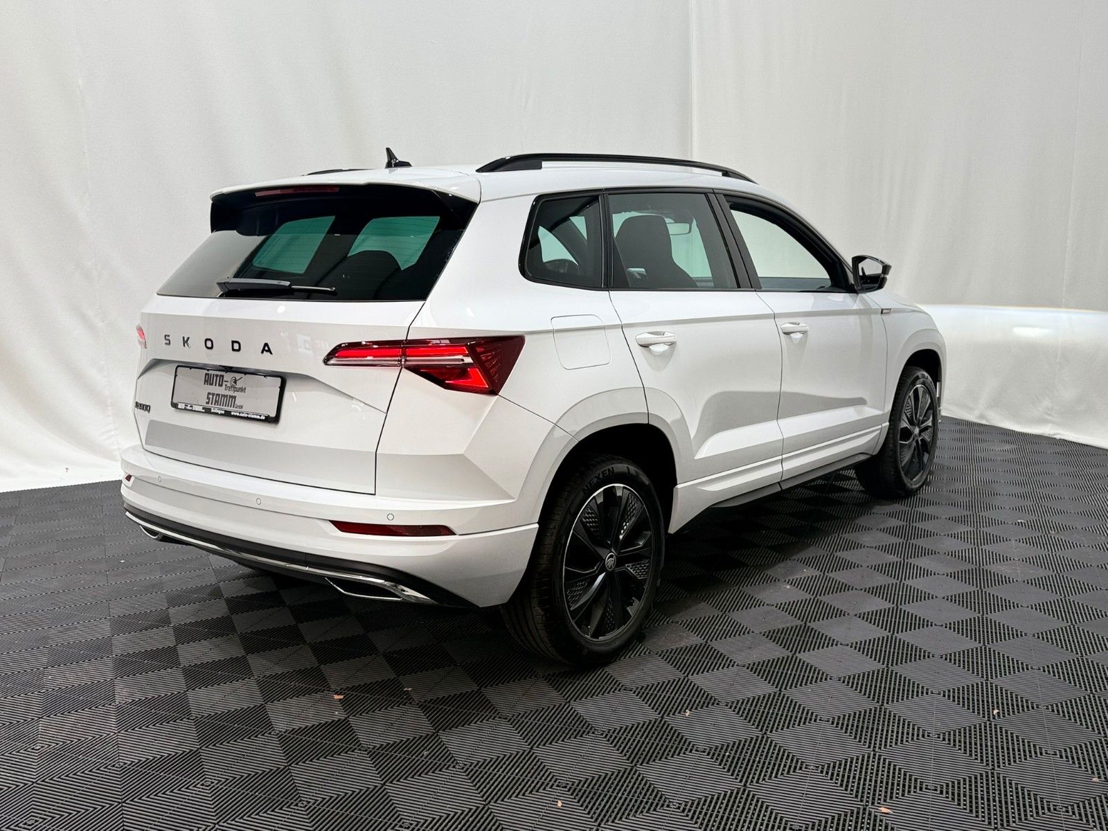 Fahrzeugabbildung SKODA Karoq 1.5TSI/DSG/Sportline/ACC/LED MATRIX