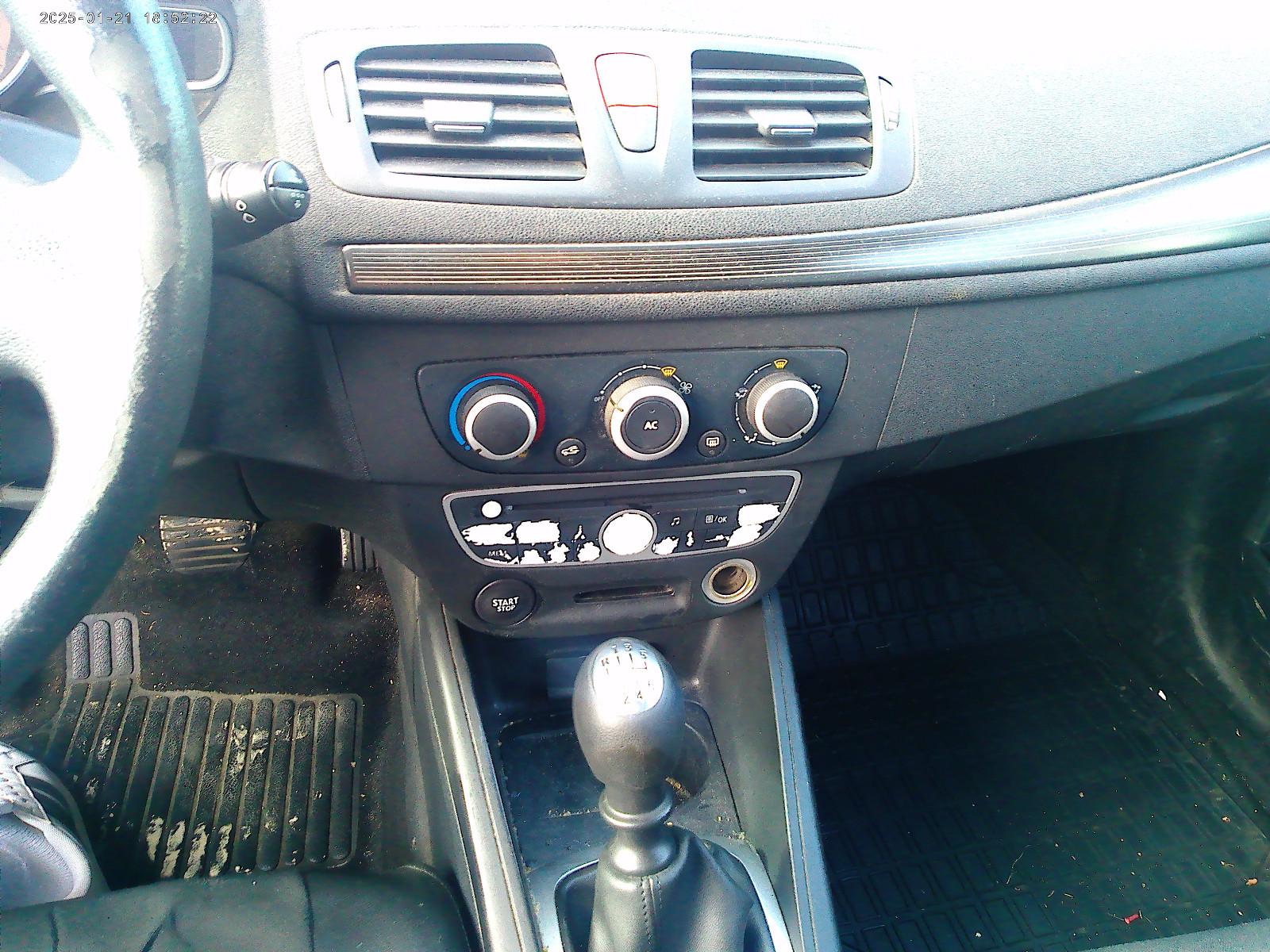 Renault Megane 2010 — photo 12