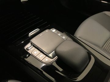 Mercedes-Benz CLA 180 Lim 7-Gang DSG LED KAMERA KLIMA NAV SHZ