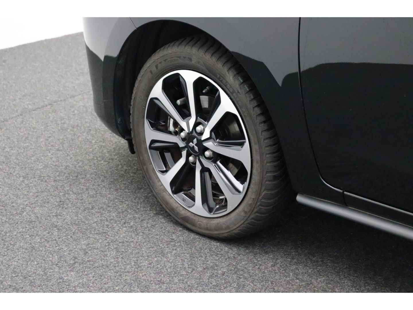 Fahrzeugabbildung Mitsubishi Space Star Select+ 1,2 l MIVEC M T AS&G mit AHK