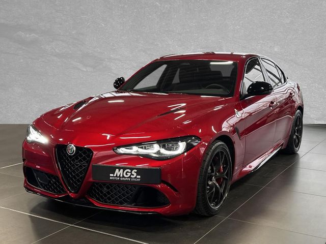 Alfa Romeo Giulia #QUADRIFOLGIO #AKRAPOVIC #520PS