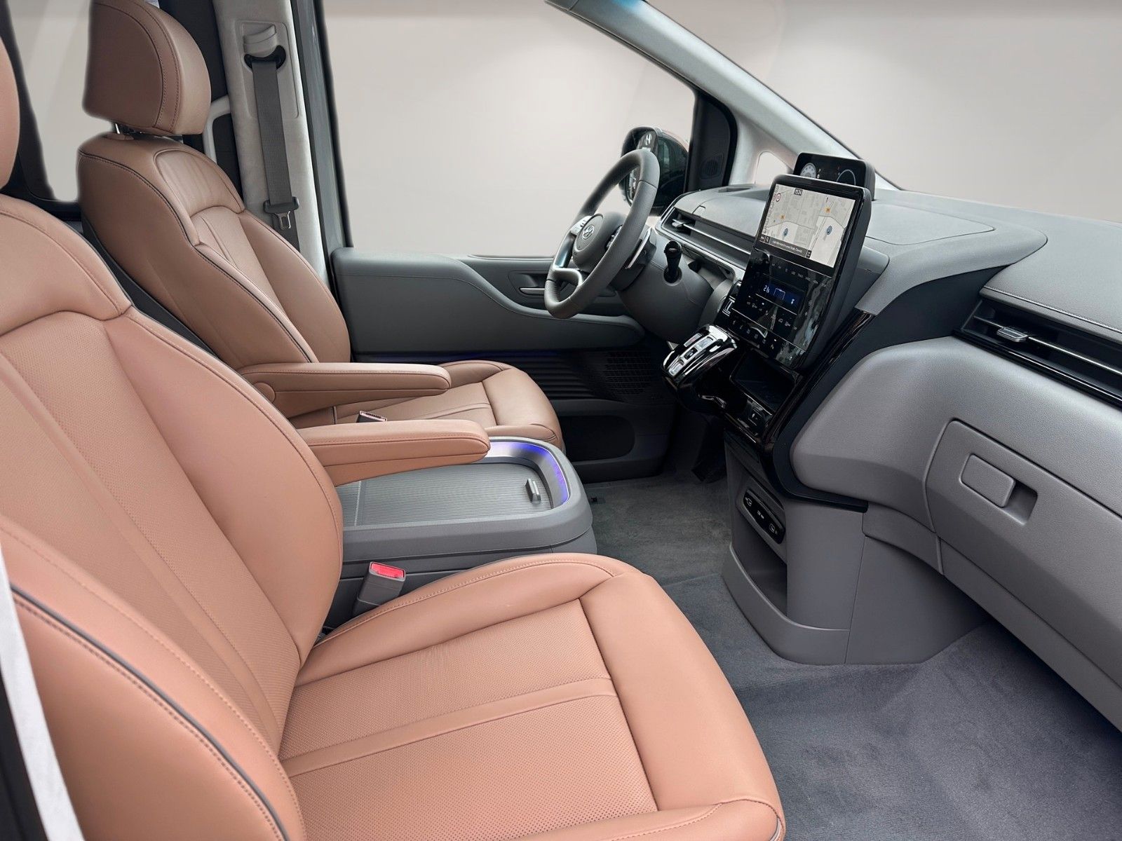 Fahrzeugabbildung Hyundai STARIA 2.2 CRDI 4WD AT SIGNATURE 7-Sitzer Pano