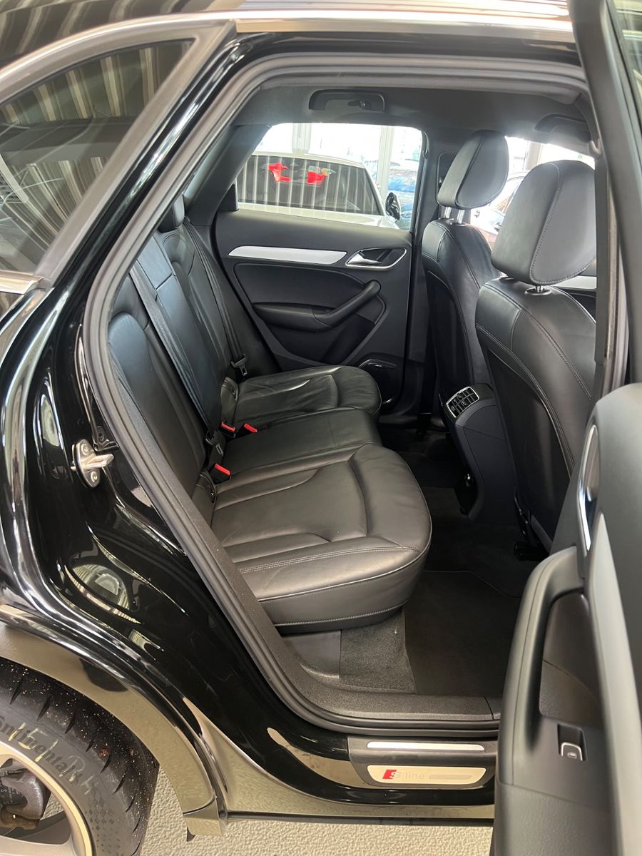 Fahrzeugabbildung Audi Q3 sport S line quattro