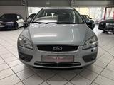 Ford Focus Turnier Ghia 1.6   PDC KLIMA AUTO. XENON - Ford Focus aus 2005: 1.6