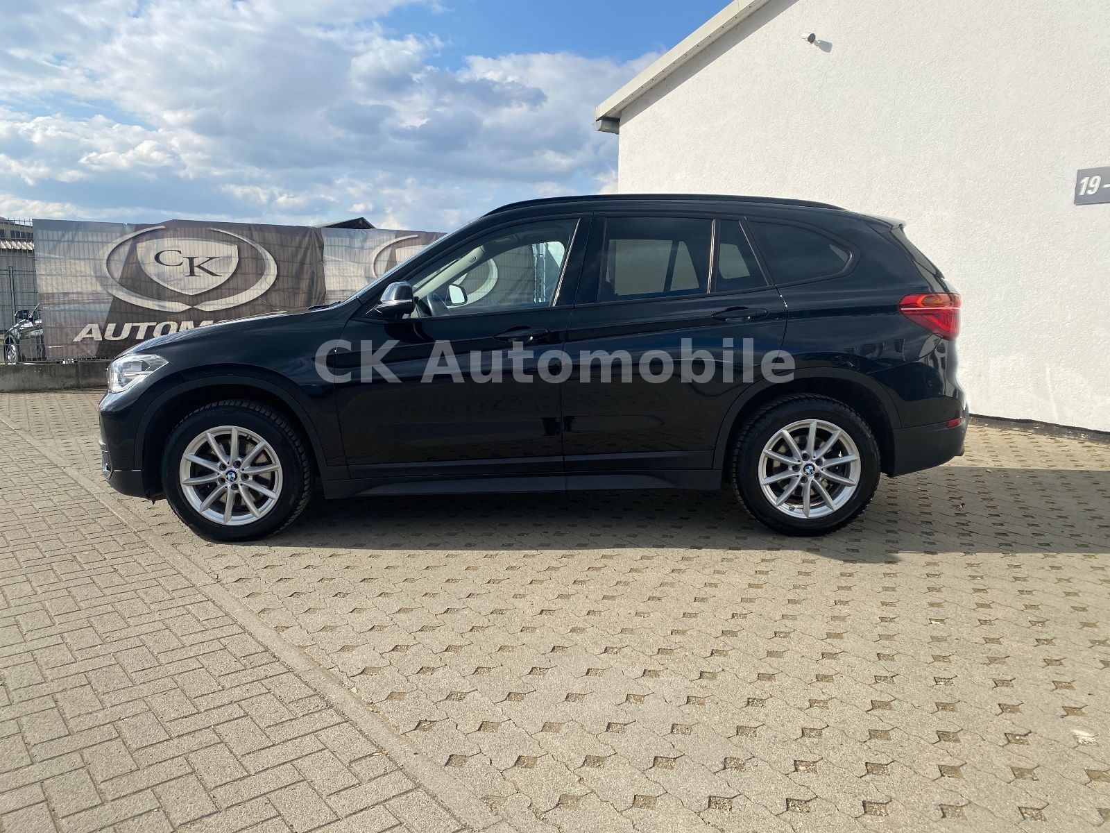 Fahrzeugabbildung BMW X1 xDrive 20d Advantage Autom./Navi/Pano/LED/PDC