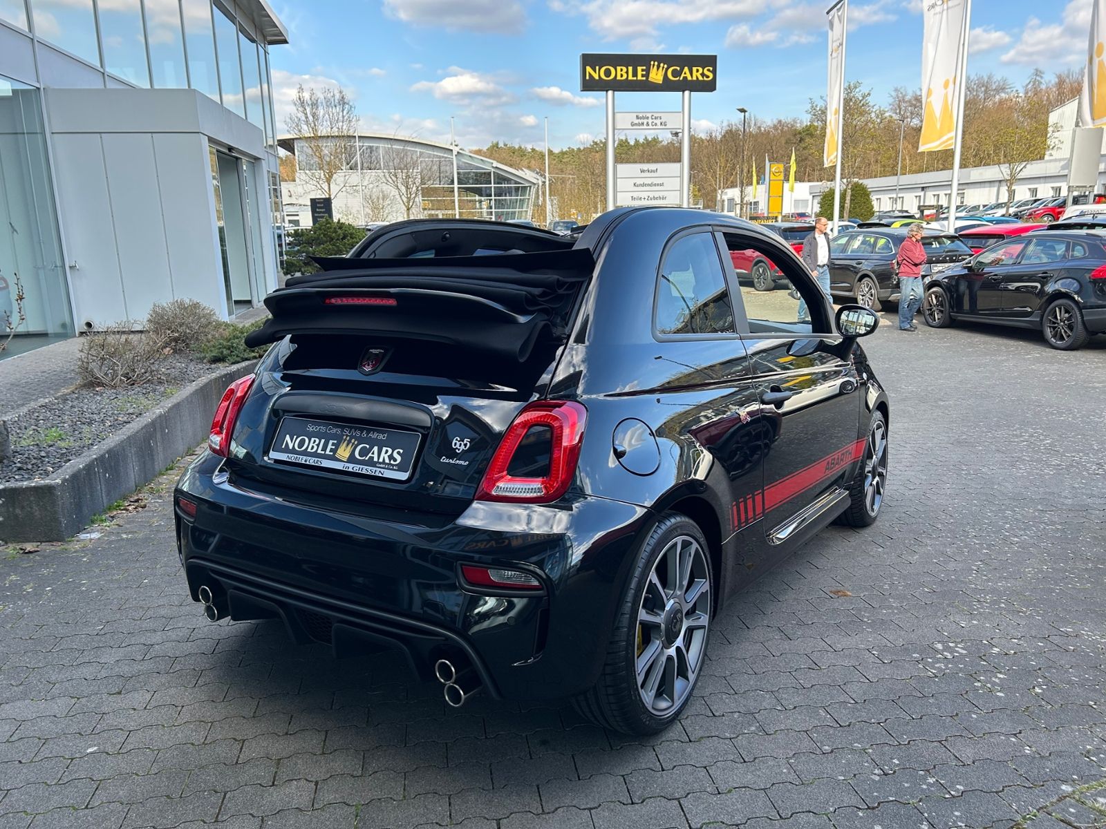 Fahrzeugabbildung Abarth 695C Cabrio Aut. LEDER CARPLAY PDC ALU
