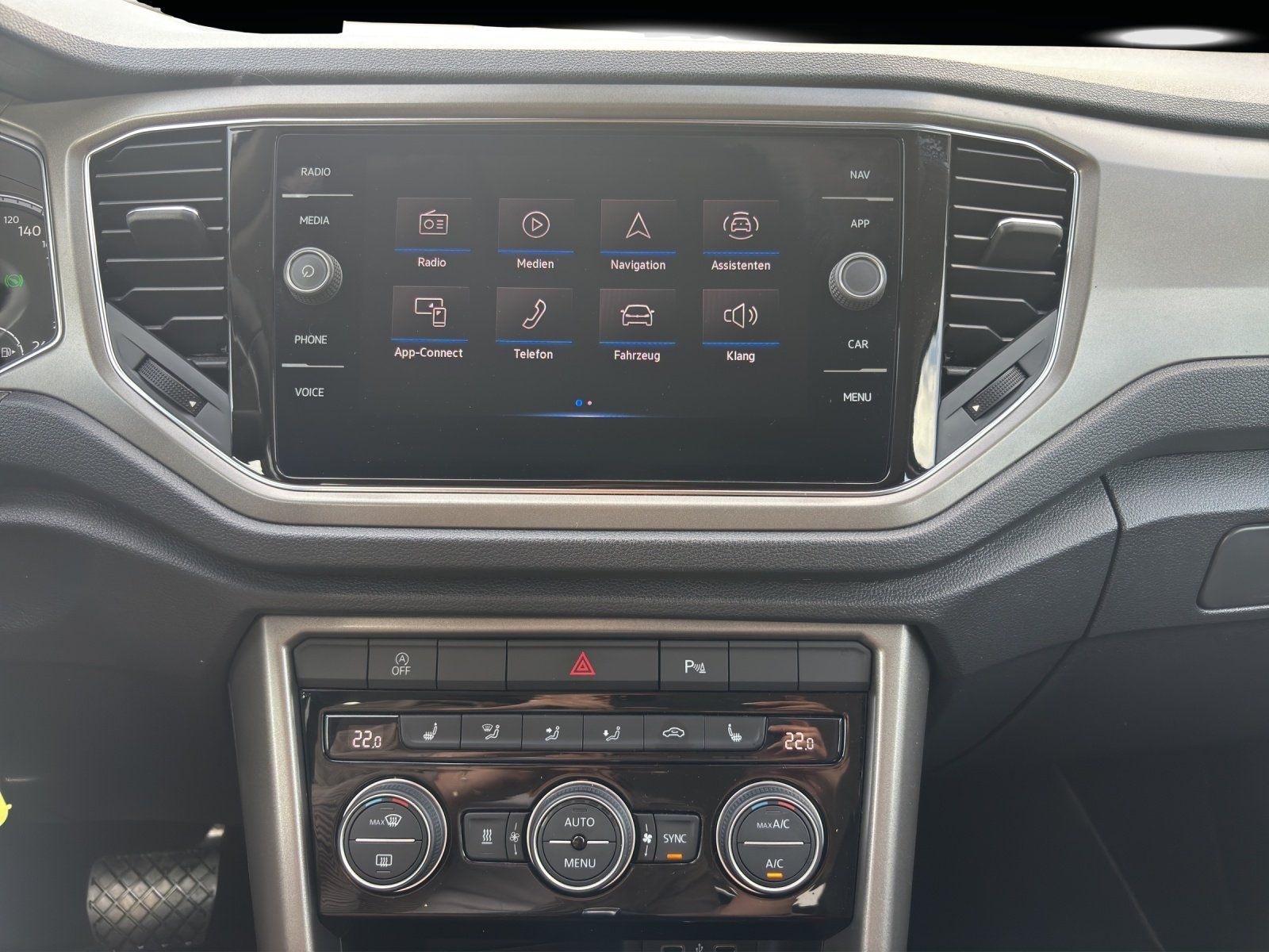 Fahrzeugabbildung Volkswagen T-Roc 1.5 TSI Style (EURO 6d)