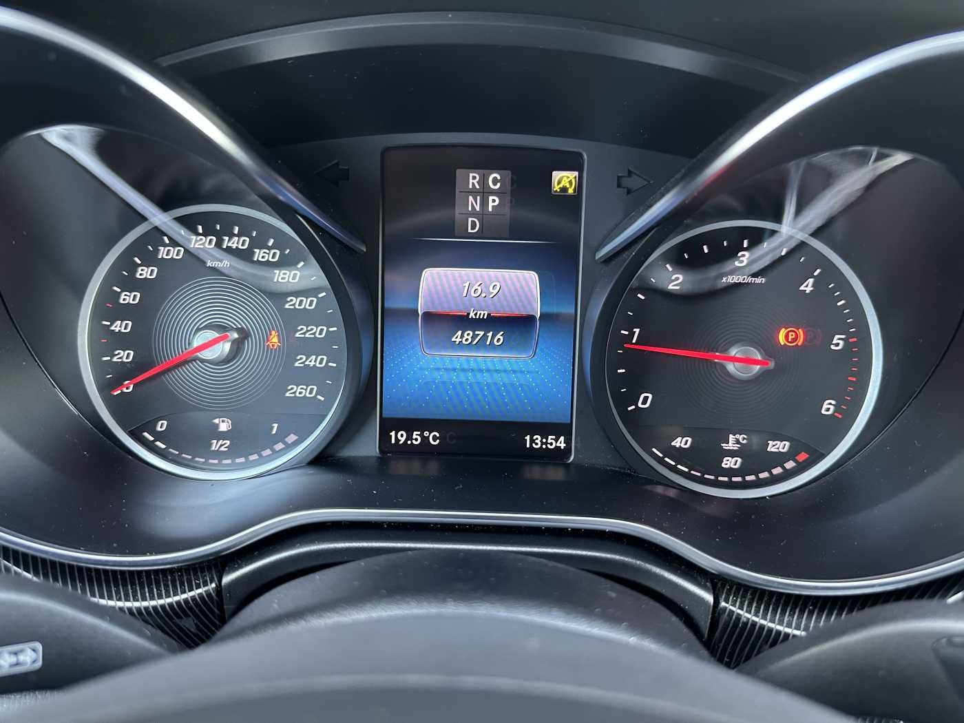 Fahrzeugabbildung Mercedes-Benz V 300 d EDITION 4MATIC DISTRONIC AHK LED Kamera