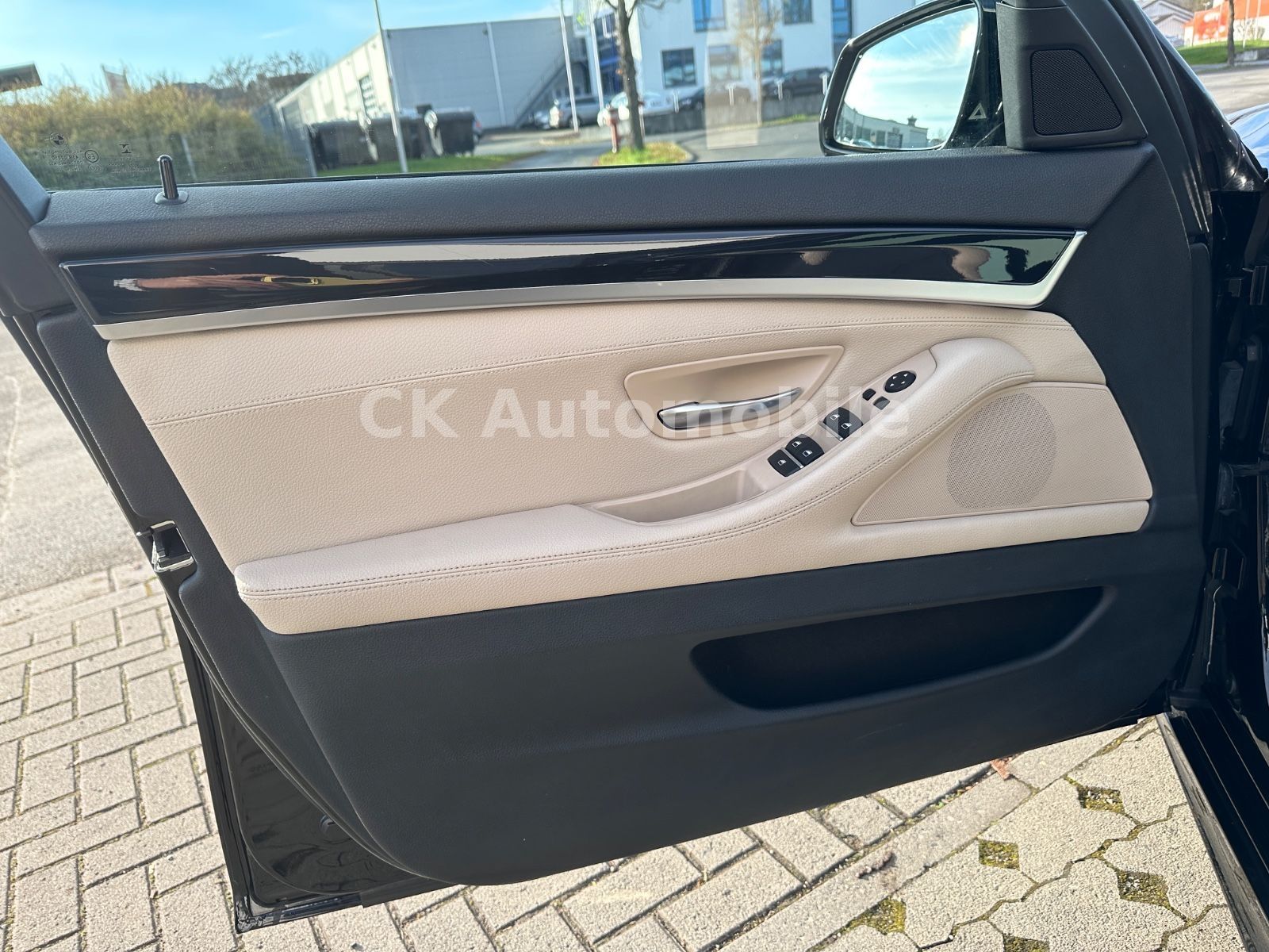 Fahrzeugabbildung BMW 520d Touring M-Sport/Shadow-Line/Navi/Pano/Kam.