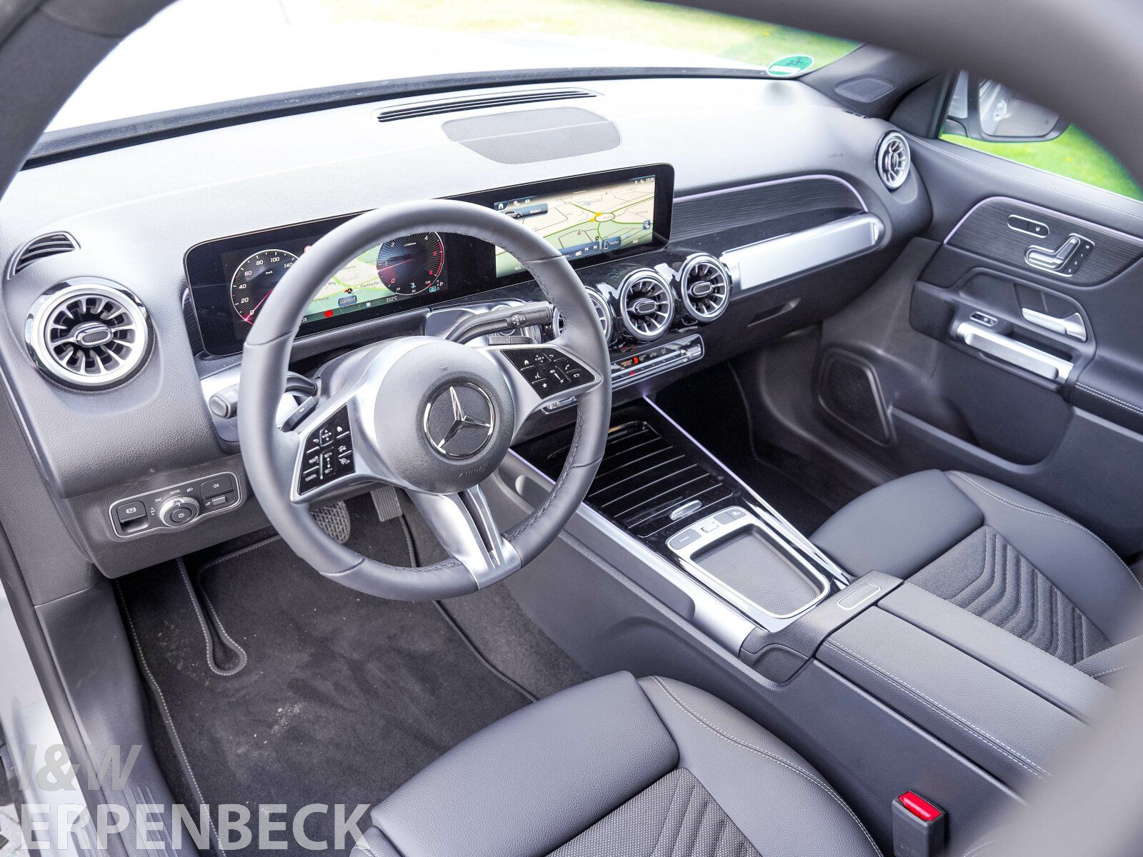 Fahrzeugabbildung Mercedes-Benz GLB 200 d Distronic AHK Kamera Multibeam Keyless