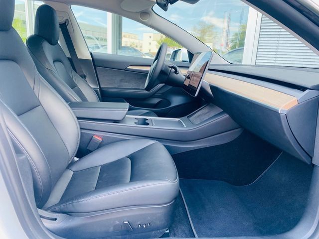 Fahrzeugabbildung Tesla Model 3 PERFORM AWD PANO+NAVI+STDHZ+LED+SHZ+KAM+