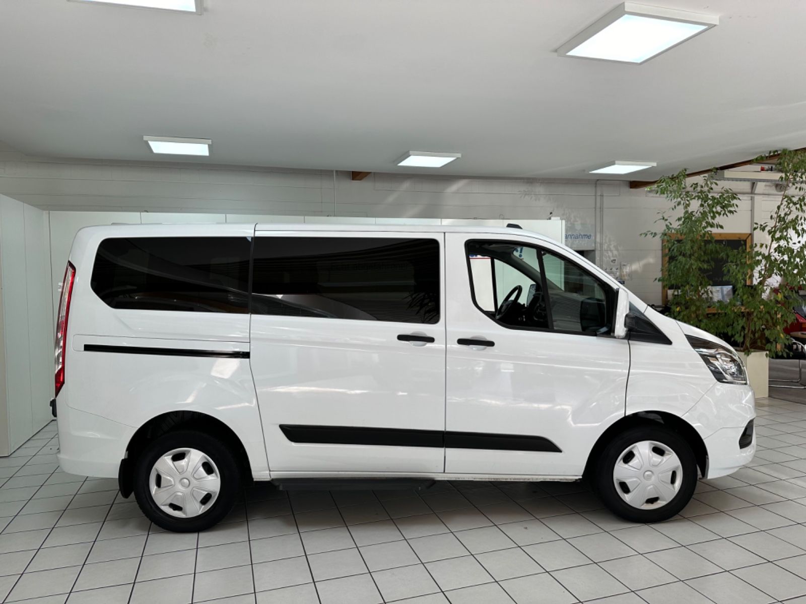 Fahrzeugabbildung Ford Transit Custom Kombi 320 L1 Trend *Doppel Klima*