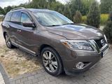 Nissan Pathfinder - 2015 - 4x4 - 3.5 - Nissan Pathfinder mit Benzin-Antrieb: Automatik