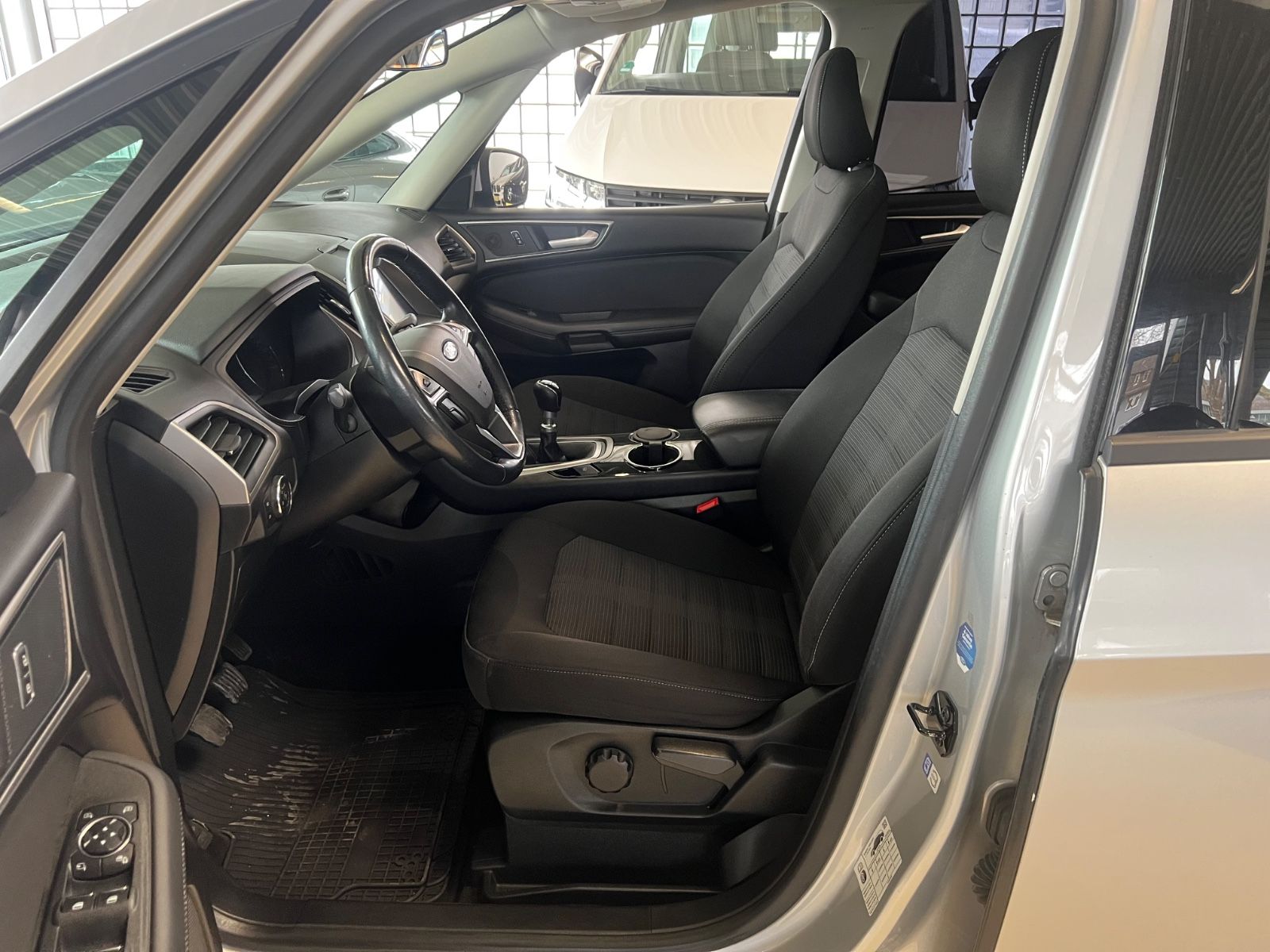 Fahrzeugabbildung Ford Galaxy 2.0 TDCI * 7.SITZER *NAVI*
