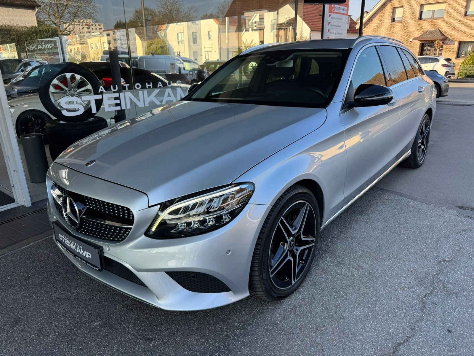 MERCEDES-BENZ C 180 T CGI W205 * Aut. * LED * AMG 18' * Kamera
