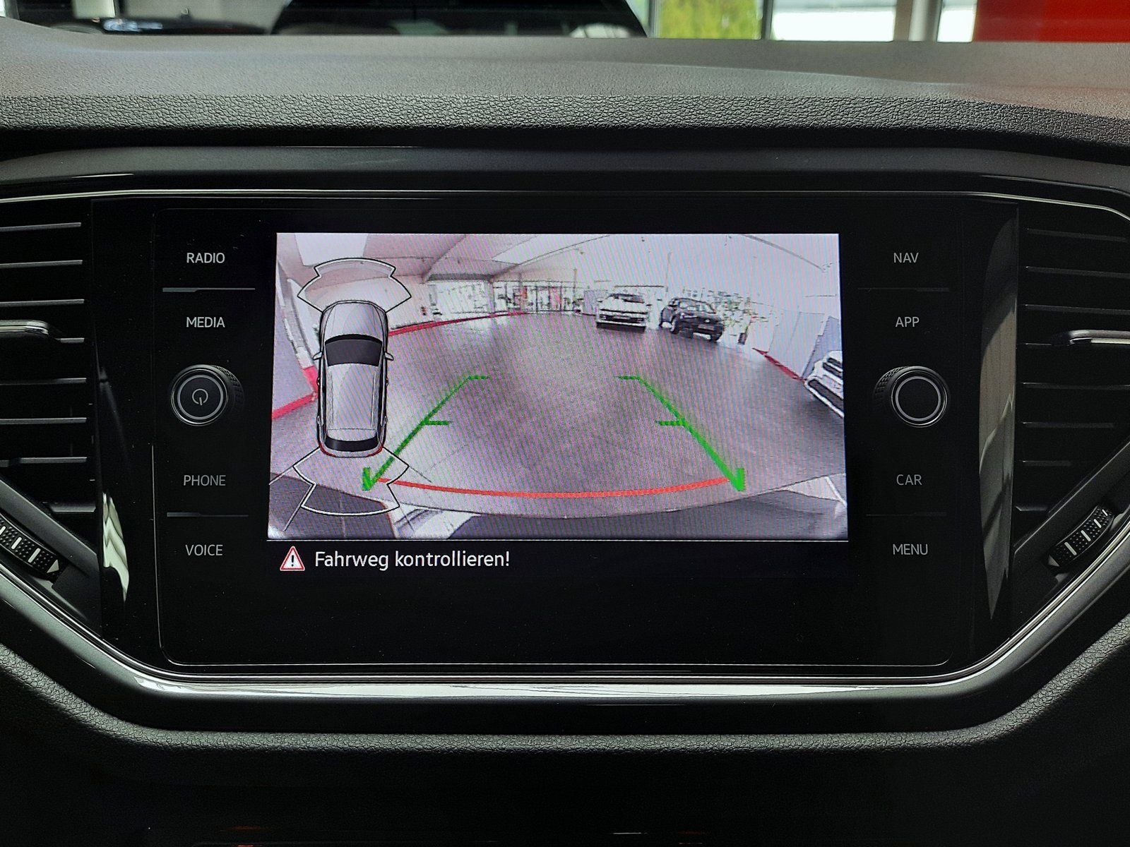 Fahrzeugabbildung Volkswagen T-Roc Sport TSI *Panodach*Navi*Cam*LED*ACC*App*