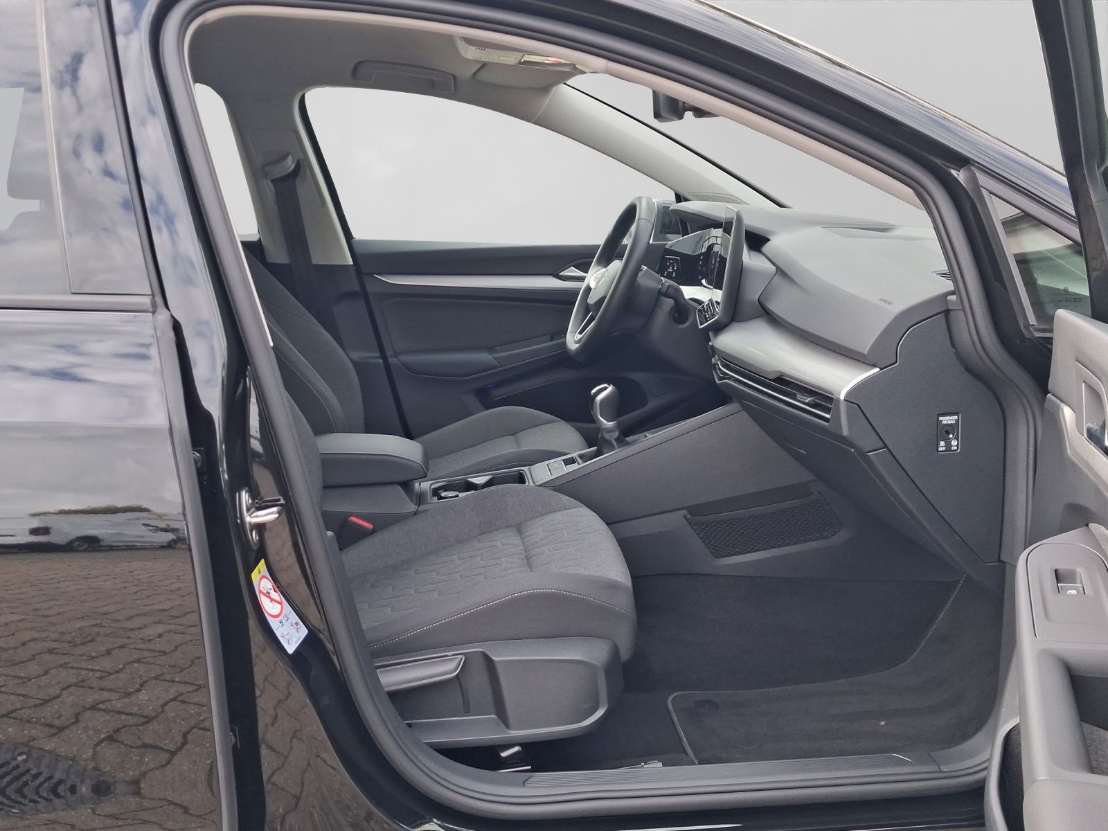 Volkswagen Golf 1.5 TSI LIFE NAVI BUSINESS KAMERA SITZH foto 4