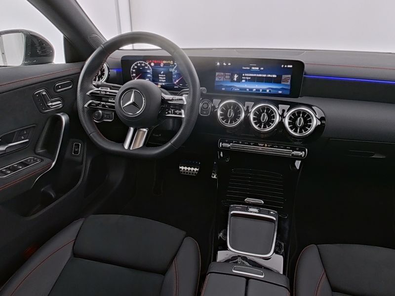 Fahrzeugabbildung Mercedes-Benz CLA 200 AMG*AHK*Pano*Distro*Totwi*360*HUD*Night*