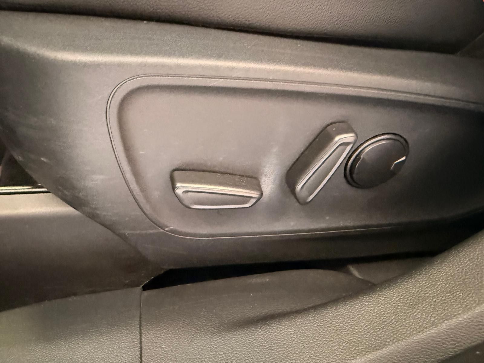 Fahrzeugabbildung Ford Kuga ST-Line X / LED / KAMERA / 25TKM