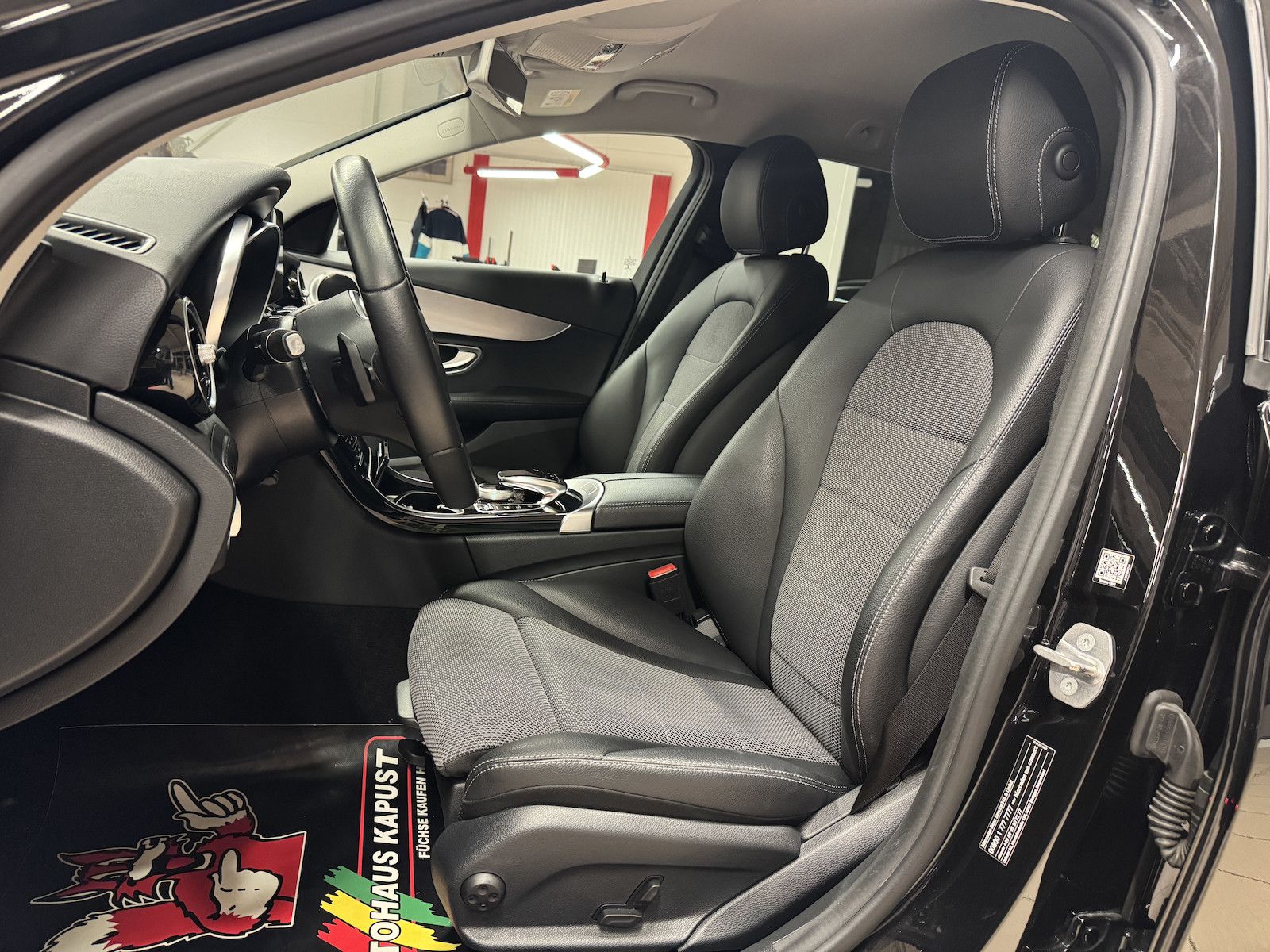Fahrzeugabbildung Mercedes-Benz C 300 T Aut. /LED/HuD/Distro/Spur/VZE