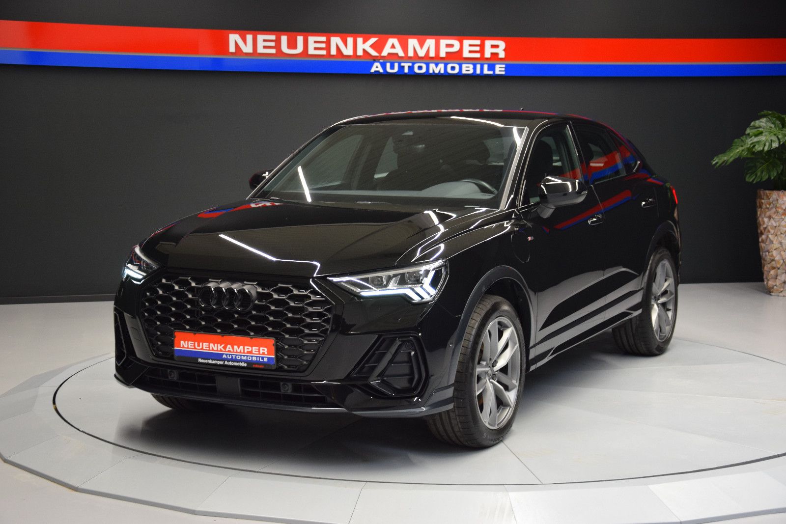 Fahrzeugabbildung Audi Q3 Sportback 45 TFSI e S line ACC Ambiente el.Hk