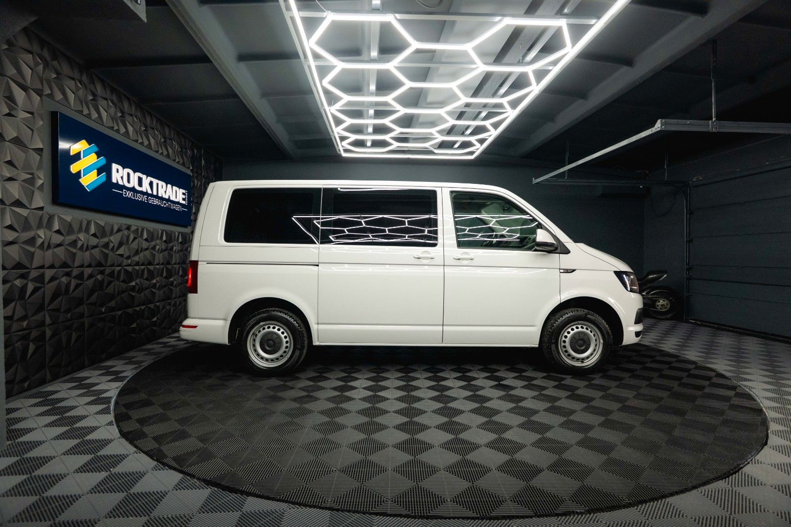 Fahrzeugabbildung Volkswagen T6 Transporter Kombi 8 Sitze *Klima*TÜV Neu*