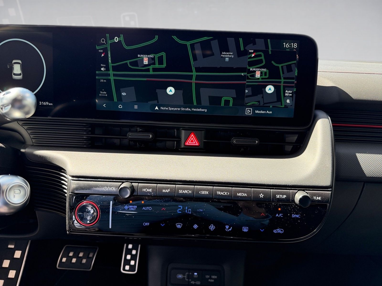Fahrzeugabbildung Hyundai Ioniq 5 84kWh Elektro KlimaA,LED,Navi,SHZ,2xKlim