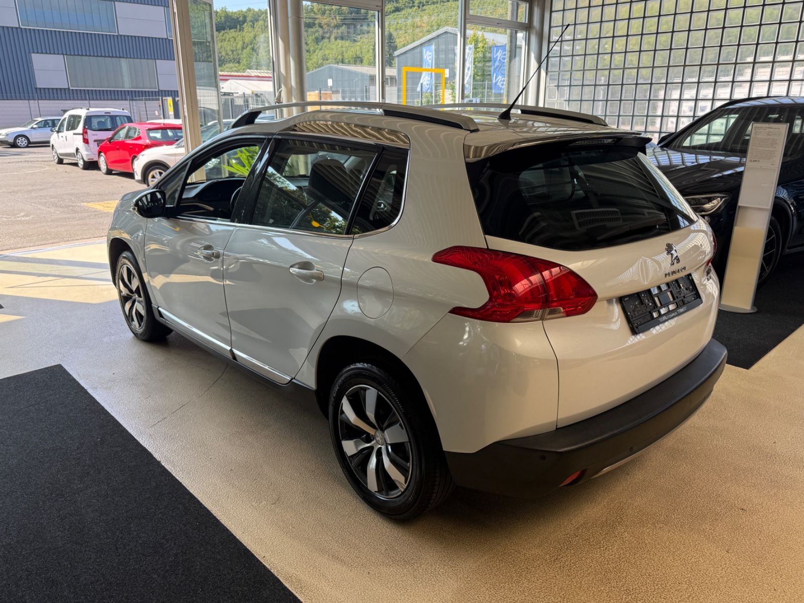 Fahrzeugabbildung Peugeot 2008 Allure