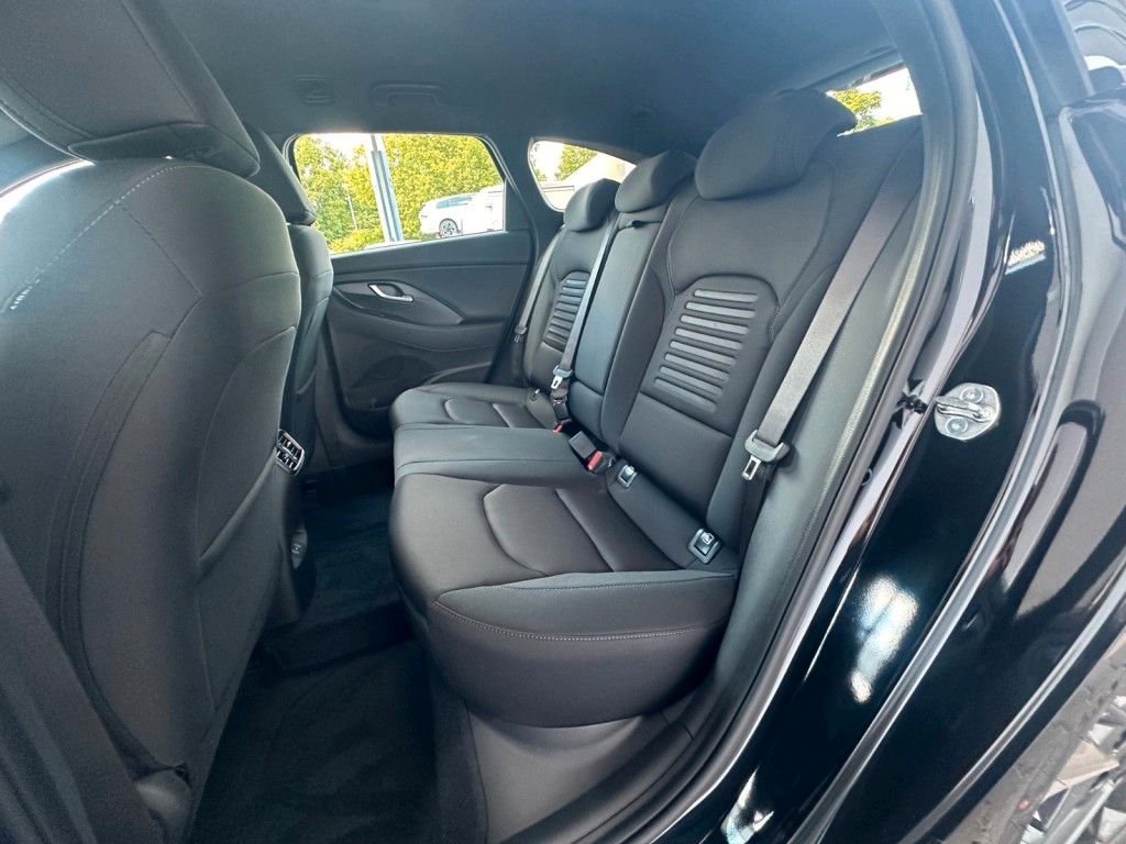 Fahrzeugabbildung Hyundai i30 Advantage 1.0 T-GDI 100PS Navi/SHZ/Kamera